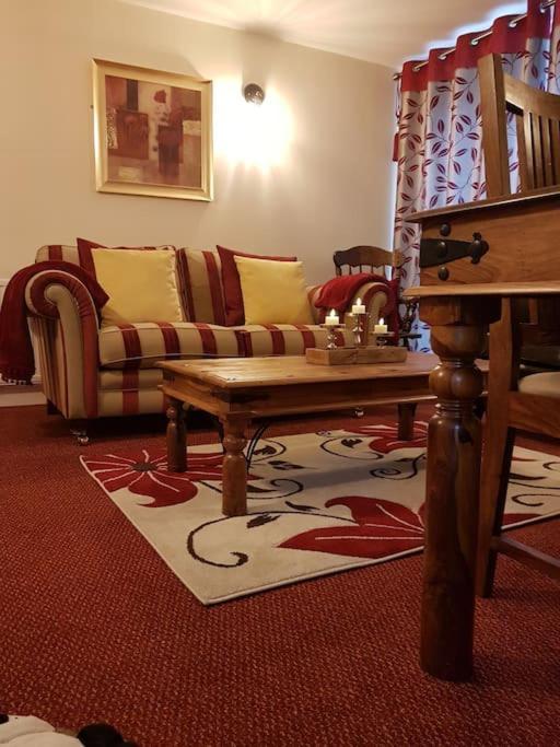 No6 High Street Apartman Edwinstowe Kültér fotó